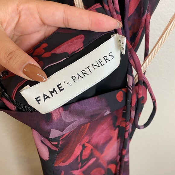 Fame and Partners Abstract Print Open Back Gown w/ Slit Wedding Guest | Size 0 - Picture 6 of 10